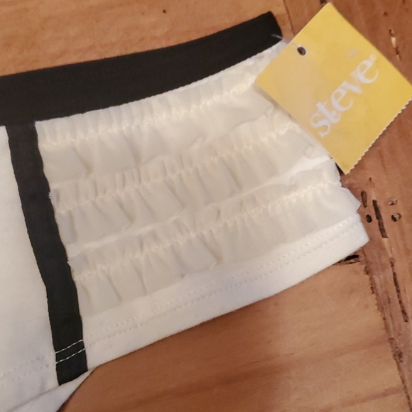 Cute "Tuxedo" Ivory Side Ruffle Panty. - Picture 4 of 4